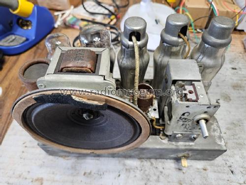 Silvertone 4500 Streamliner Order= 57F 4500, Ch= 101.393; Sears, Roebuck & Co. (ID = 3184847) Radio