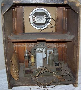 Silvertone 4524 ; Sears, Roebuck & Co. (ID = 1388340) Radio