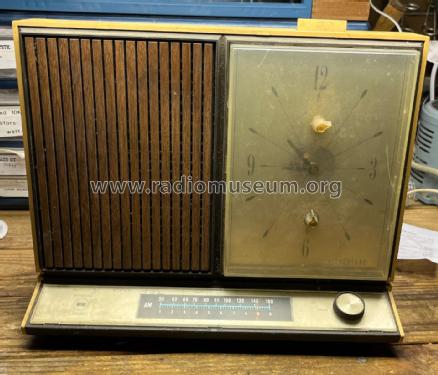 Silvertone 8043 Order= 57P 8043; Sears, Roebuck & Co. (ID = 3109358) Radio