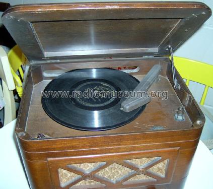 Silvertone Order= 57F 5751 Ch= 110.403; Sears, Roebuck & Co. (ID = 1408256) Radio