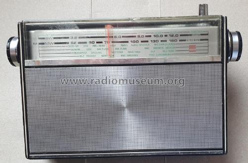 BX-252; Sharp; Osaka (ID = 3020974) Radio