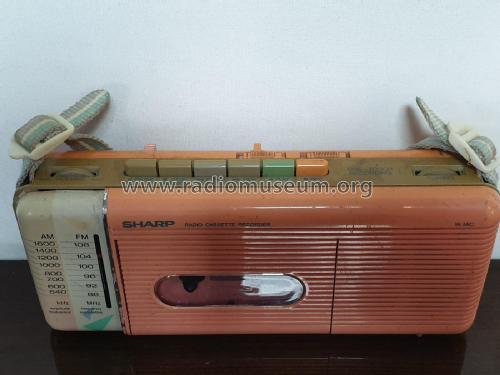 Radio cassette recorder QT-212E; Sharp; Osaka (ID = 3084281) Radio