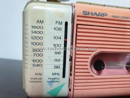 Radio cassette recorder QT-212E; Sharp; Osaka (ID = 3084282) Radio