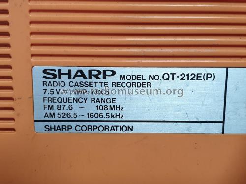 Radio cassette recorder QT-212E; Sharp; Osaka (ID = 3084284) Radio