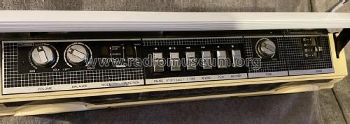 Stereo Radio Cassette Recorder QT-27E; Sharp; Osaka (ID = 2824672) Radio