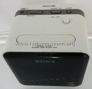 Radiosveglia Sony vintage mod. DIGICUBE ICF-C101W. NIRIMA