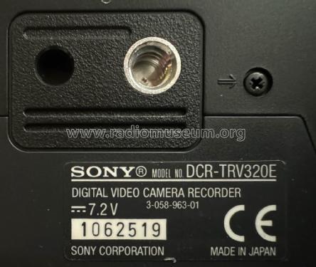 Digital 8 Handycam - Video Camera Recorder DCR-TRV320E; Sony Corporation; (ID = 3101735) R-Player