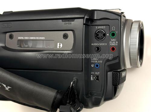 Digital 8 Handycam - Video Camera Recorder DCR-TRV320E; Sony Corporation; (ID = 3101736) R-Player