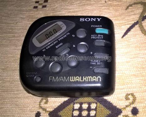 FM/AM Walkman SRF-M32; Sony Corporation; (ID = 2320873) Radio