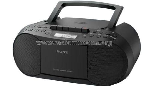 CD Radio Cassette-Corder, Personal Audio System CFD-S70; Sony Corporation; (ID = 3005775) Radio