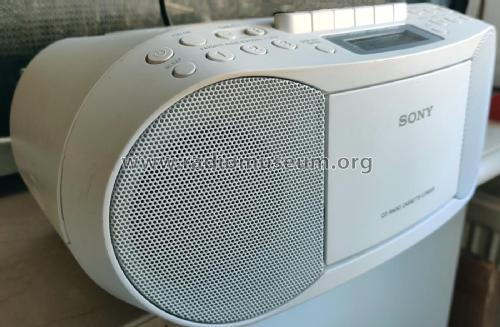 CD Radio Cassette-Corder, Personal Audio System CFD-S70; Sony Corporation; (ID = 3005781) Radio