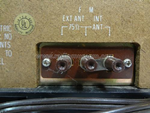 2 Band 10 Transistor TFM-9430W; Sony Corporation; (ID = 1420780) Radio