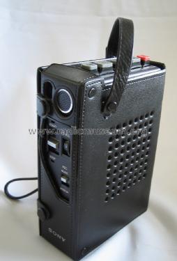 Sony TC-55 portable cassette Lettore / registratore - aperta che mostra  inserito una cassetta - da anni settanta Foto stock - Alamy