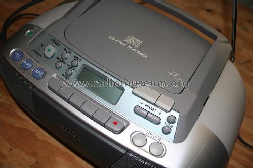 CD Radio Cassette-Corder CFD-S01; Sony Corporation; (ID = 1450939) Radio