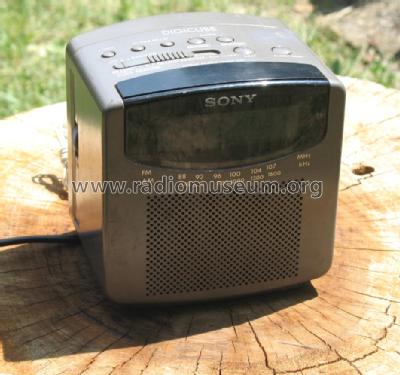 SONY ICF C102 Digicube bianco - radio sveglia radio anni 80 / funziona EUR  19,00 - PicClick IT