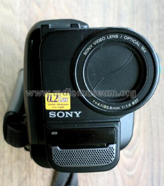 Handycam - Video Camcorder CCD-TR412E; Sony Corporation; (ID = 1827461) R-Player