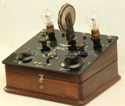 Two-Valve Receiver Type R.1589; Sterling Telephone & (ID = 1948124) Radio