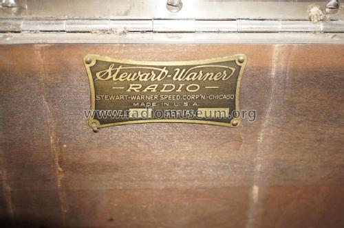 325 ; Stewart Warner Corp. (ID = 2982126) Radio