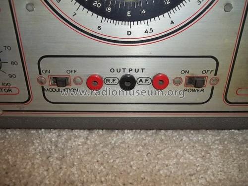 Signal Generator 1230; Superior Instruments (ID = 1341893) Equipment