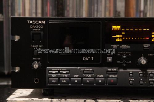 Tascam DA-302; TEAC; Tokyo (ID = 2390900) R-Player