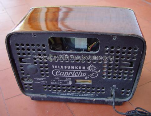 Capricho FM U-2025-FM; Telefunken (ID = 1946234) Radio