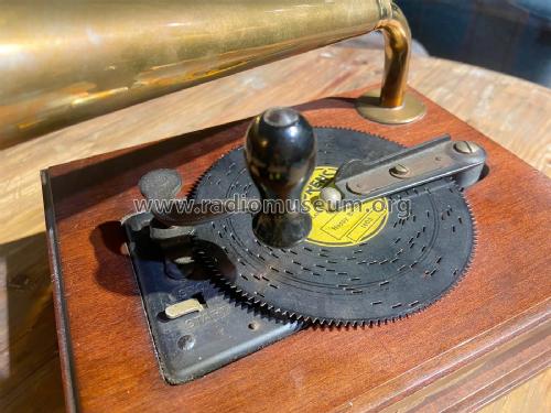 The Thorens Gramophone AD30; Thorens SA; St. (ID = 3066803) R-Player