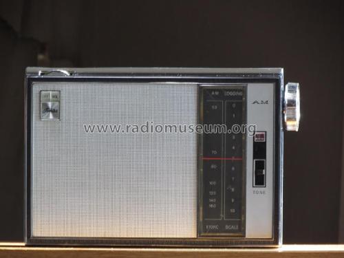 8M-390; Toshiba Corporation; (ID = 1871917) Radio