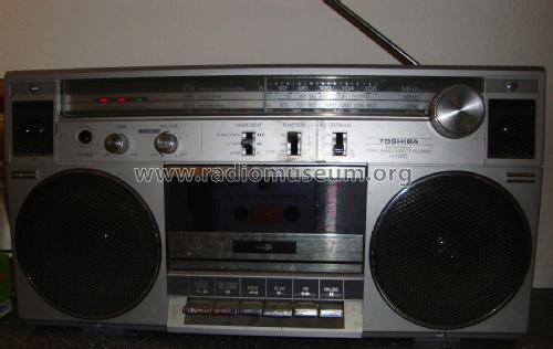 AM FM Stereo Radio Cassette Recorder RT-120S; Toshiba Corporation; (ID = 2506161) Radio