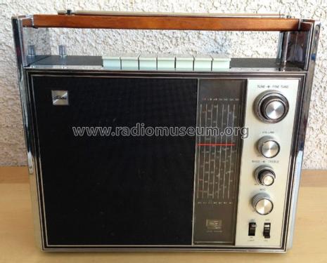 Global 19L-825F; Toshiba Corporation; (ID = 1623918) Radio