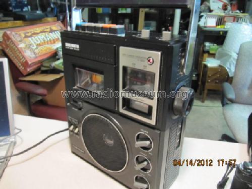 RT-560F; Toshiba Corporation; (ID = 1231742) Radio