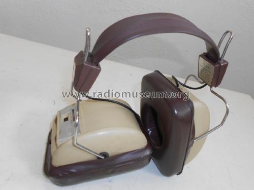 Westclox Headhugger FM/AM Radio 80139; Triumph Electronics (ID = 2308460) Radio