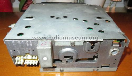 70HFM1; United Motors (ID = 2861203) Car Radio