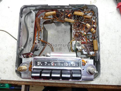 984570 Pontiac; United Motors (ID = 2559221) Car Radio