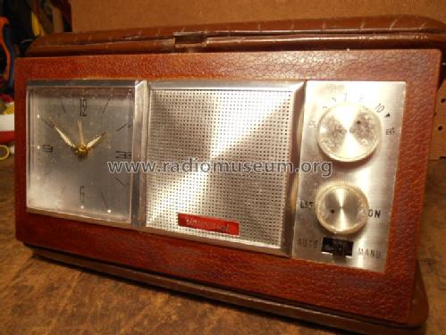 Travel Companion - Portable AM Clock Radio 1001; Universal Appliances (ID = 1229057) Radio