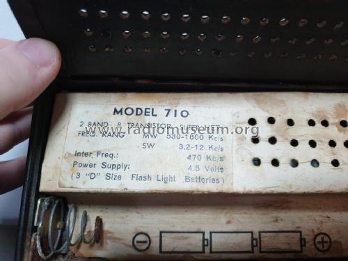 2 Band 8 Transistor 710; Unknown - CUSTOM (ID = 3083929) Radio