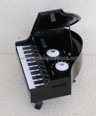 Knight Piano-Shape Radio ; Unknown - CUSTOM (ID = 1215035) Radio