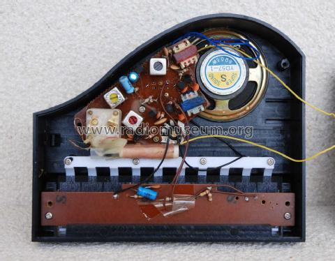 Knight Piano-Shape Radio ; Unknown - CUSTOM (ID = 1215036) Radio