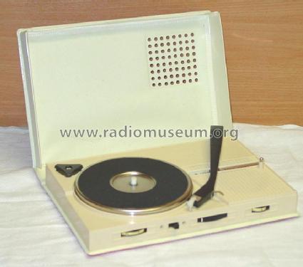 Radio Phonograph , Phono Book ; CBC Charles Brown (ID = 134563) Radio