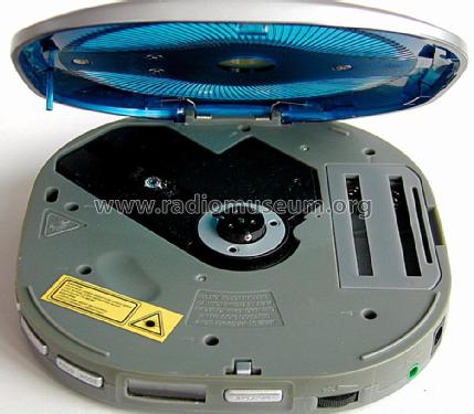 Durabrand Portable CD Player DM8002; Durabrand Wal-Mart; (ID = 1772946) Reg-Riprod