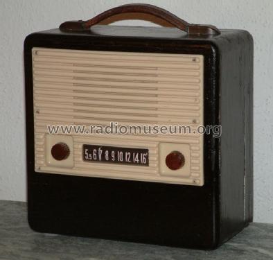 11011 Holiday ; Warwick Mfg. Corp., (ID = 503383) Radio