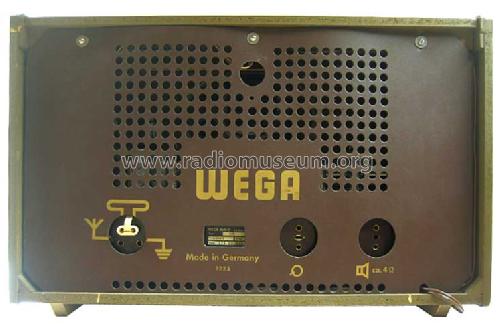 225 ; Wega, (ID = 676546) Radio