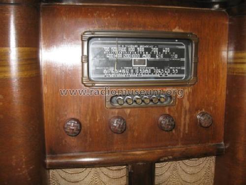 929; Western Auto Supply (ID = 1714916) Radio