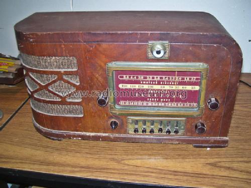 Truetone D-711 Supreme ; Western Auto Supply (ID = 1009653) Radio