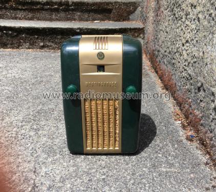 'Little Jewel' 'Refrigerator' H-124; dark green; Westinghouse El. & (ID = 2129111) Radio