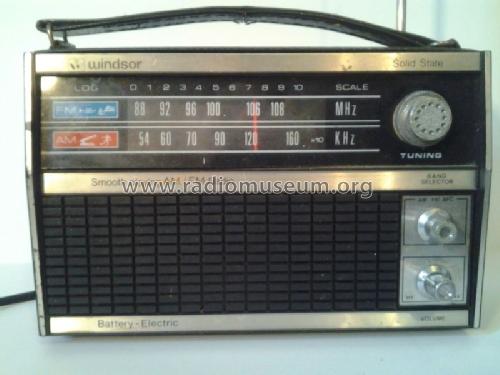 Smooth playing AM/FM Radio 2138; Windsor Industries, (ID = 1362390) Radio