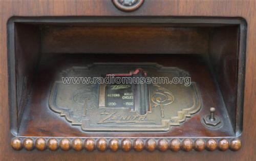 352P ; Zenith Radio Corp.; (ID = 1825004) Radio