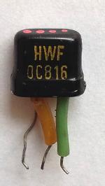 Transistor OC816 mit vier roten Punkten