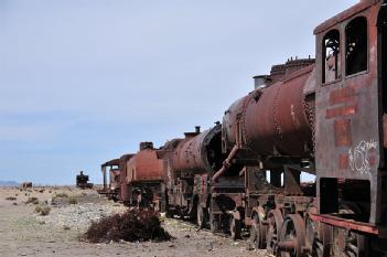 Bolivia: Cementerio de los Trenes - Cemetery of Trains - Eisenbahnfriedhof Uyuni in Uyuni