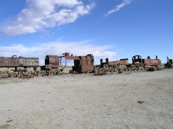 Bolivia: Cementerio de los Trenes - Cemetery of Trains - Eisenbahnfriedhof Uyuni in Uyuni