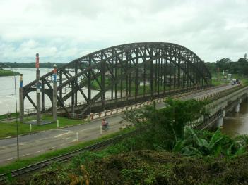 Cameroon: Pont allemand d'Édéa - Brücke von Edea in Edéa